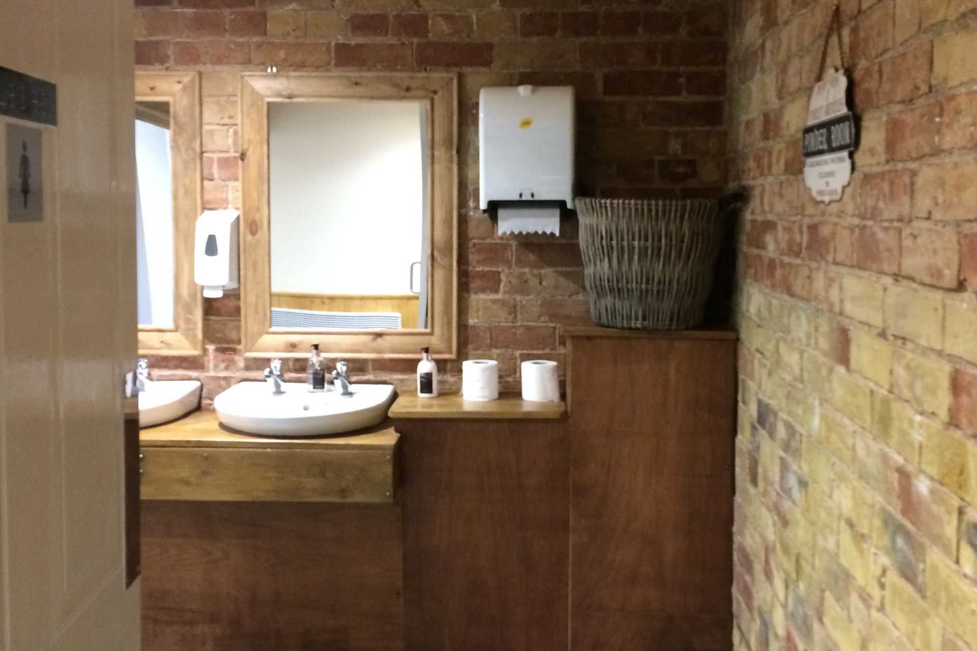 luxury toilets at wedding barn stainton manor